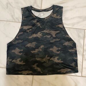 Born primitive size small workout cropped tank top camouflage green